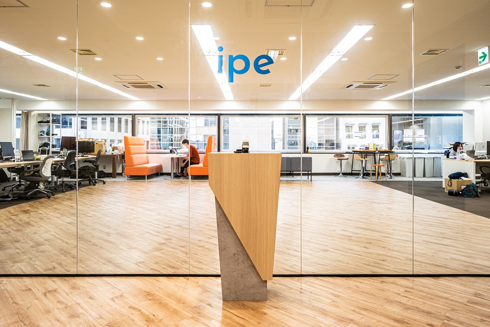 ビルエントランス